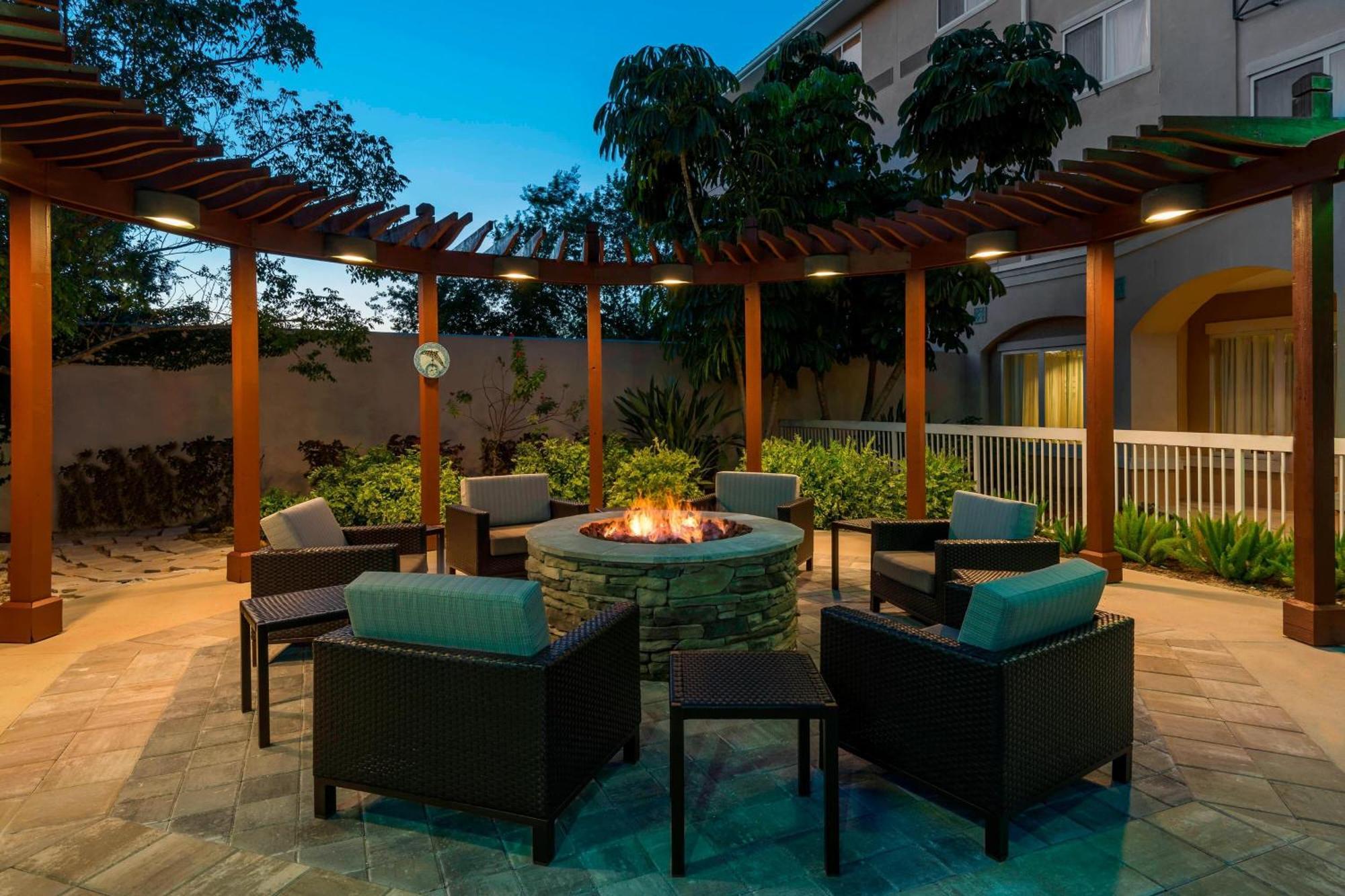 Courtyard Fort Myers At I-75 And Gulf Coast Town Center Estero Exteriör bild